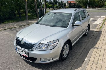Klimatyzacja Parktronic El.Szyby Tempomat Grzane El.Lusterka Hak