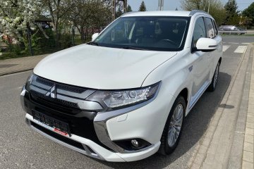 HYBRYDA PHEV AUTOMAT NAWIGACJA LEDY KAMERA SKÓRY 4X4 GRZANE FOTELE